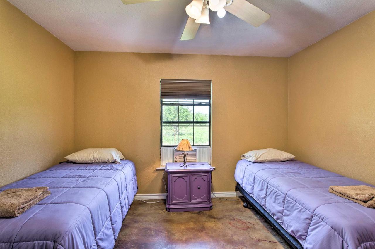 Texas Cabin On 130 Acres Walk To Lake Ray Roberts คอลลินส์วิลล์ ภายนอก รูปภาพ